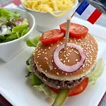 Logis Hotel, Et Restaurant Les Chatelmines 3*