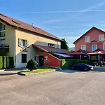 Logis Hotel, Chalets Et Restaurant Les Chatelmines