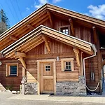 Logis Hotel, Chalets Et Restaurant Les Chatelmines Hotel