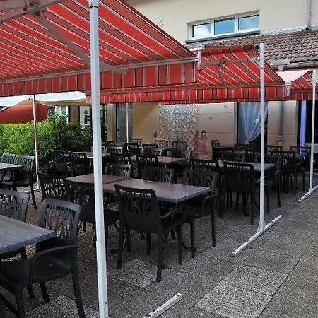 Logis Hotel, Et Restaurant Les Chatelmines 酒店 3*