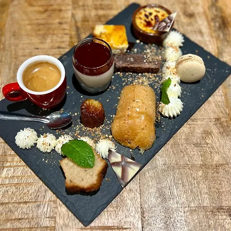 Logis Hotel, Et Restaurant Les Chatelmines 3*