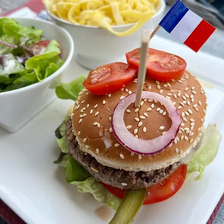 Logis Hotel, Et Restaurant Les Chatelmines 3*