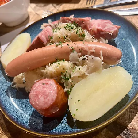 Logis Hotel, Et Restaurant Les Chatelmines 酒店