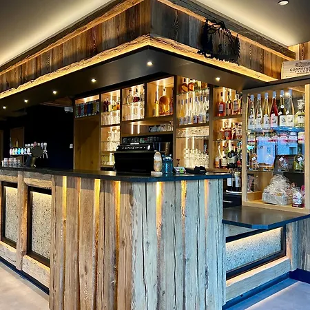 ホテル Logis Hotel, Et Restaurant Les Chatelmines 3*