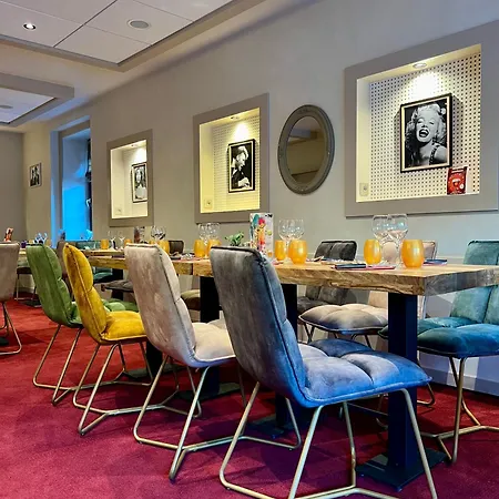 Logis Hotel, Et Restaurant Les Chatelmines Ла-Бресс