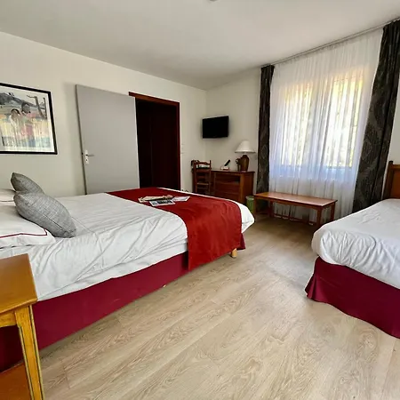 Отель Logis Hotel, Et Restaurant Les Chatelmines Ла-Бресс