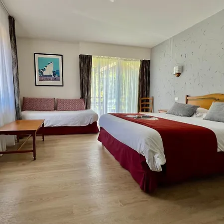 Logis Hotel, Et Restaurant Les Chatelmines Ла-Бресс
