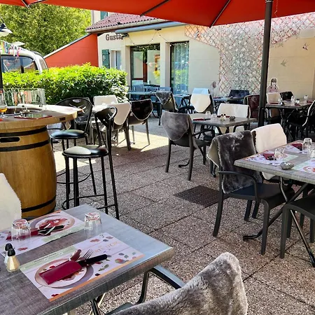 Отель Logis Hotel, Et Restaurant Les Chatelmines 3*