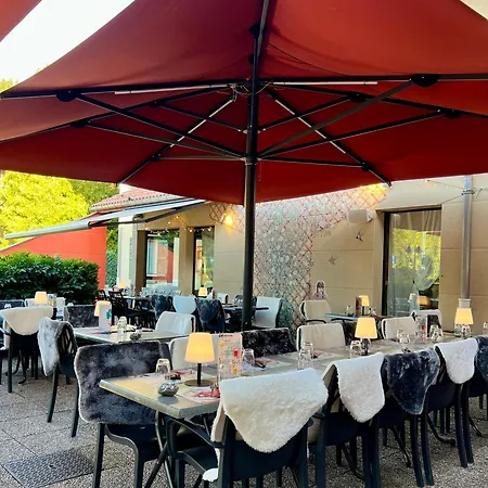 ホテル Logis Hotel, Et Restaurant Les Chatelmines ラ・ブレス