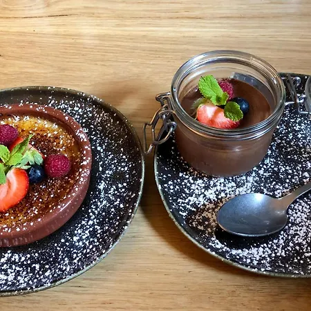 Logis Hotel, Et Restaurant Les Chatelmines Отель