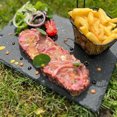 Logis Hotel, Et Restaurant Les Chatelmines 3*