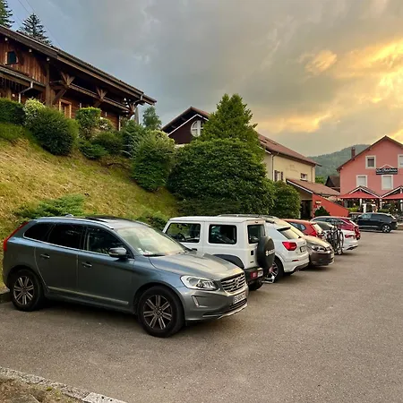 Logis Hotel, Et Restaurant Les Chatelmines Ла-Бресс