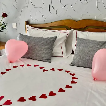 Logis Hotel, Et Restaurant Les Chatelmines Отель