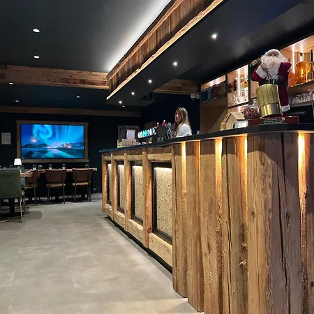 Отель Logis Hotel, Et Restaurant Les Chatelmines Ла-Бресс