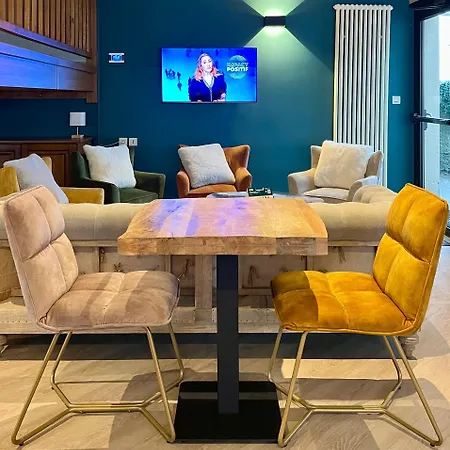 Logis Hotel, Et Restaurant Les Chatelmines Ла-Бресс