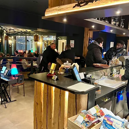 Logis Hotel, Et Restaurant Les Chatelmines Отель Ла-Бресс
