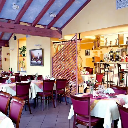 Hotel Logis Hotel Les Chatelmines La Bresse
