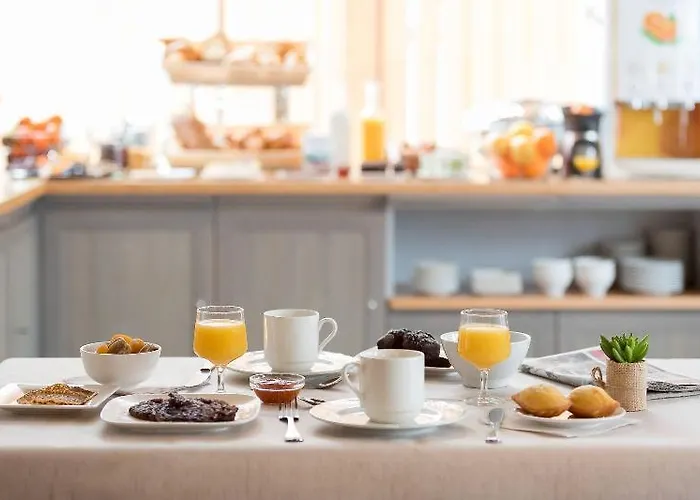 Logis Hotel, Et Restaurant Les Chatelmines