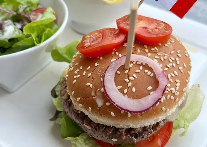 Logis Hotel, Et Restaurant Les Chatelmines 3*