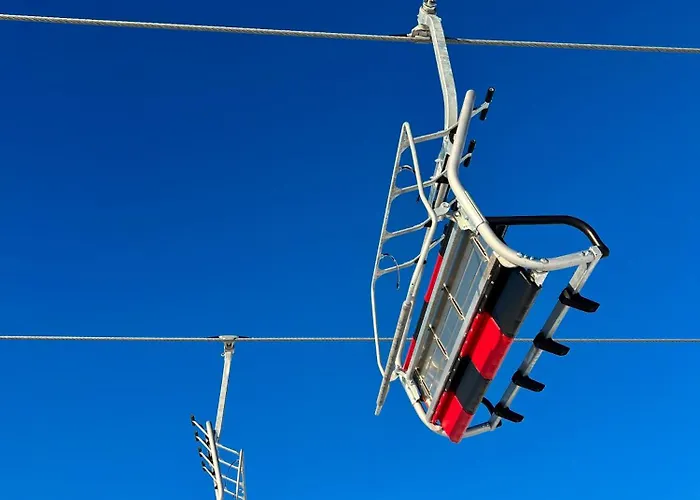 Logis Hotel, Et Restaurant Les Chatelmines Szálloda