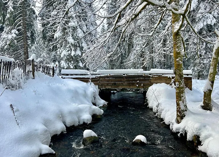 Logis Hotel, Et Restaurant Les Chatelmines 3*