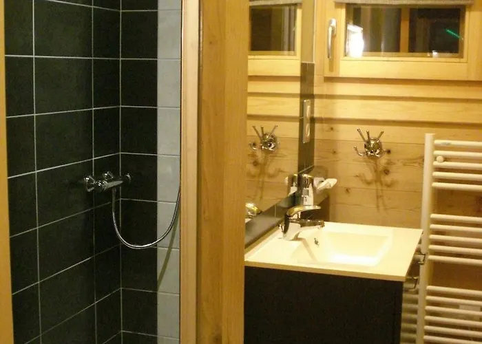 Logis Hotel, Et Restaurant Les Chatelmines